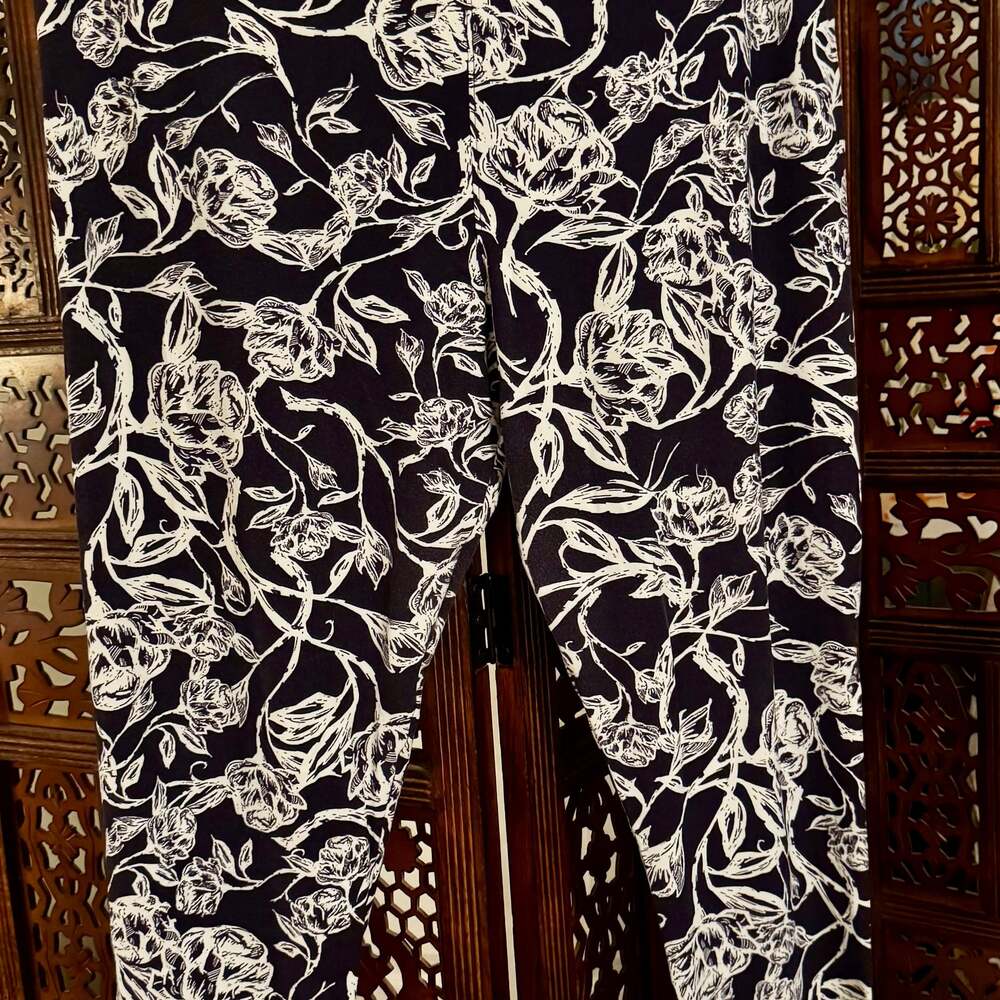 LuLaRoe Leggings ~ TC2 ~ DARK PURPLE ~ WHITE ROSES ~ FLOWERS ~ Floral 18+ New